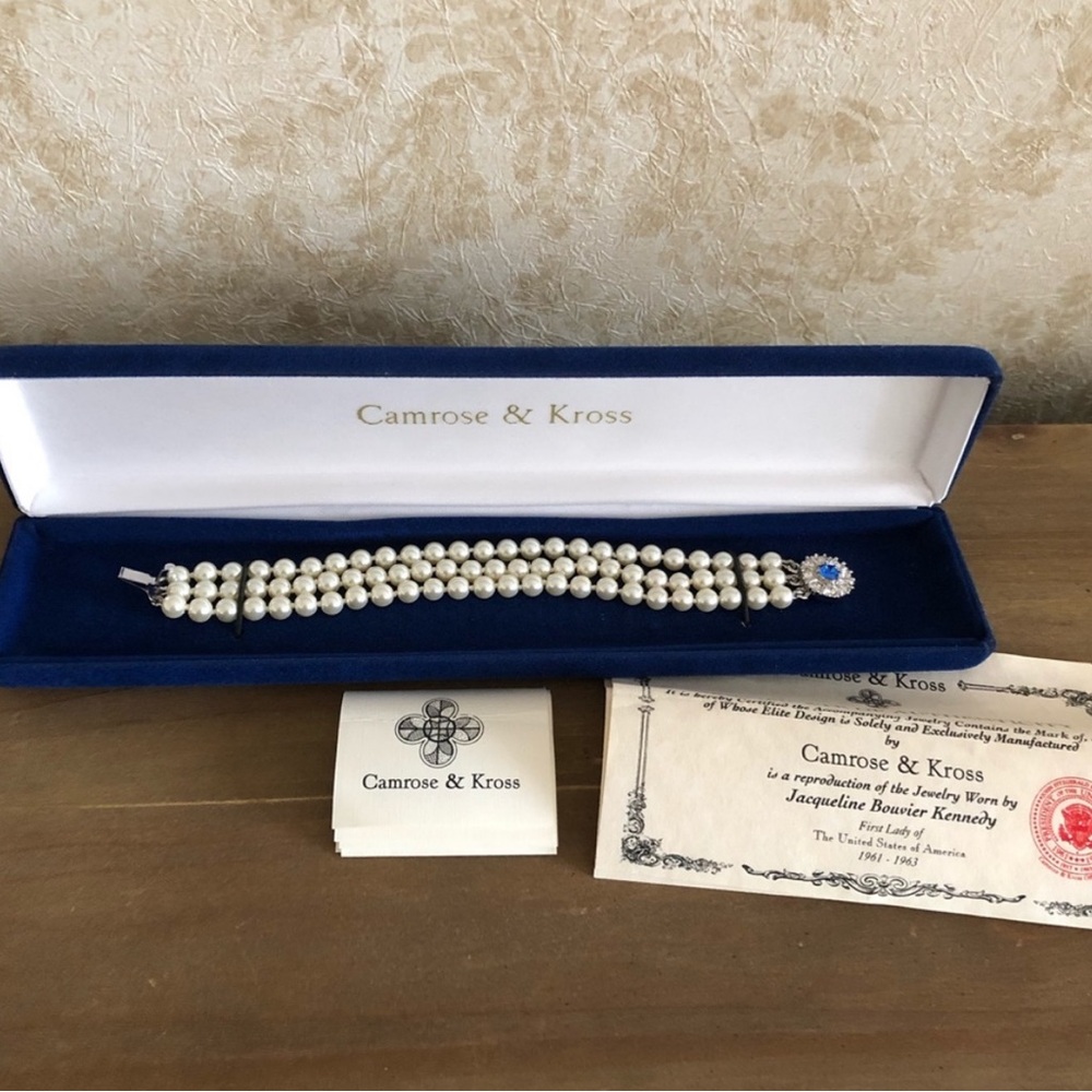 Camrose & Kross faux pearls bracelet